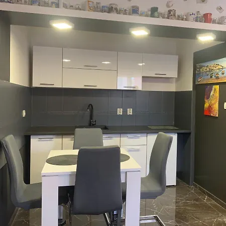 Dama Blizina Amfiteatra I Bus Kolodvora ,besplatan Privatni Parking,self-check- In Apartman *