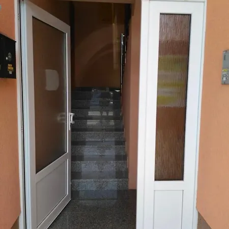Dama Blizina Amfiteatra I Bus Kolodvora ,besplatan Privatni Parking,self-check- In * Póla