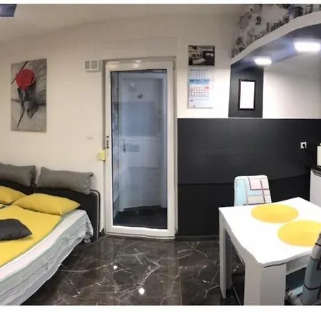 Apartman Dama Blizina Amfiteatra I Bus Kolodvora ,besplatan Privatni Parking,self-check- In