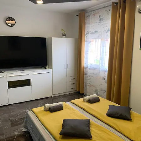 Dama Blizina Amfiteatra I Bus Kolodvora ,besplatan Privatni Parking,self-check- In Apartman *