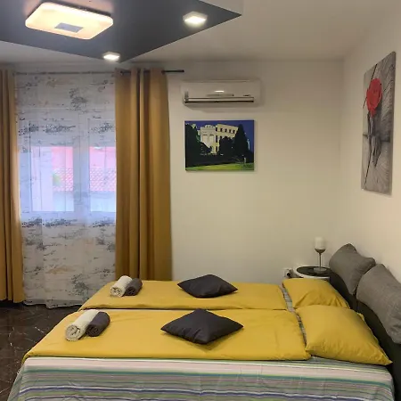 Dama Blizina Amfiteatra I Bus Kolodvora ,besplatan Privatni Parking,self-check- In Apartamento